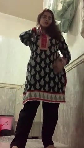 MILF naked Indian fingering viral bathroom show