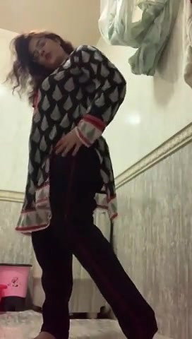 MILF naked Indian fingering viral bathroom show