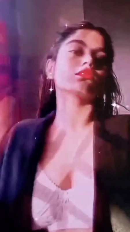 Mumbai maal boobs showing topless viral video
