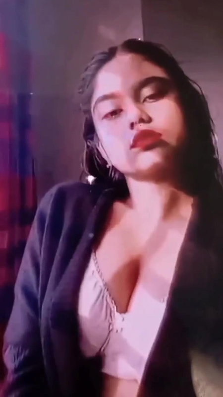 Mumbai maal boobs showing topless viral video