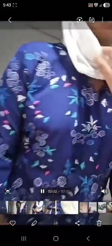 DESI SHY GF SHOWING BOOBS IN CHANGING ROOM
