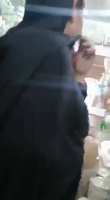Pakistani sex lady boobs show to shopkeeper MMS