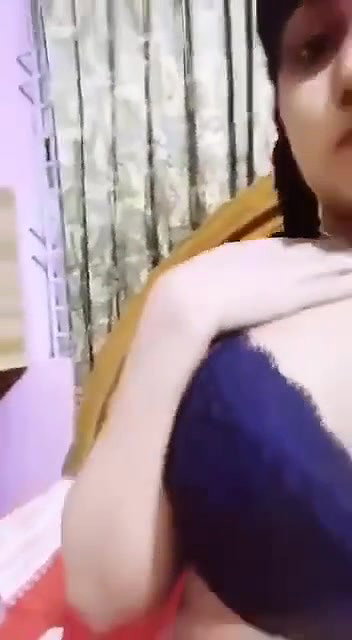 desi white beauty girl boob show viral MMS