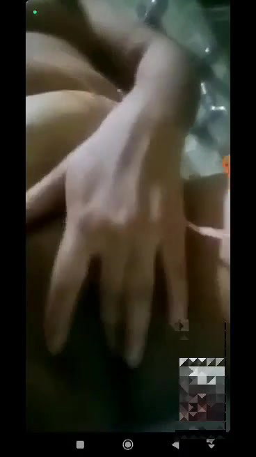 GF exposing nude body curves on selfie cam