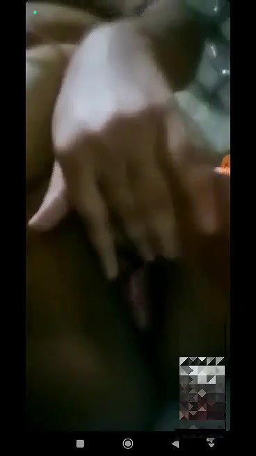 GF exposing nude body curves on selfie cam