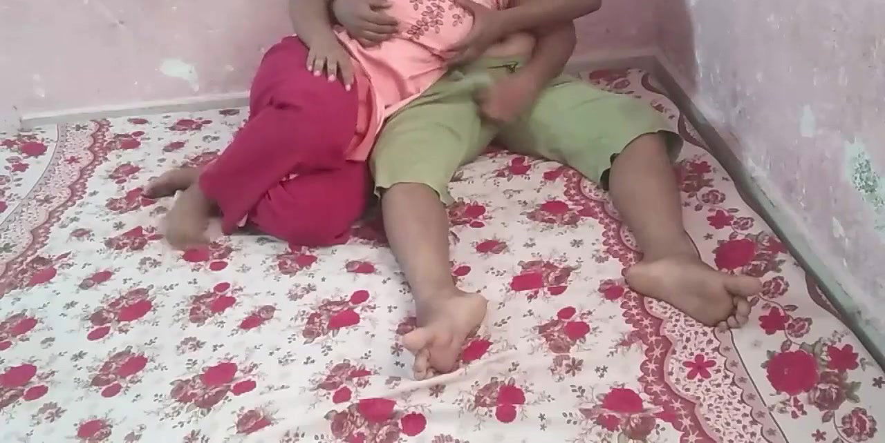 Subah Sab Kaam Par Chale Gaye Tab Devar Ne Apni Sagi Bhabhi Ko Choda With Hindi Audio.