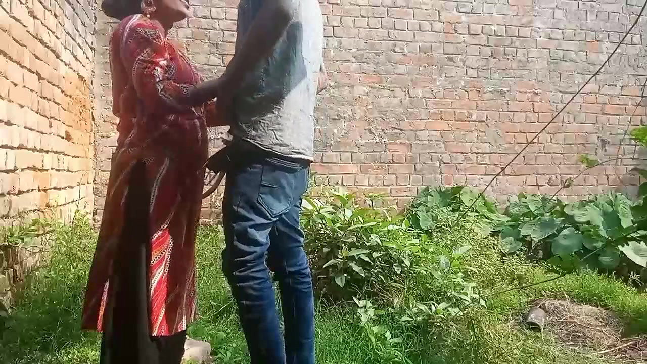 Indian outdoor xxx standing doggy sex of lovers