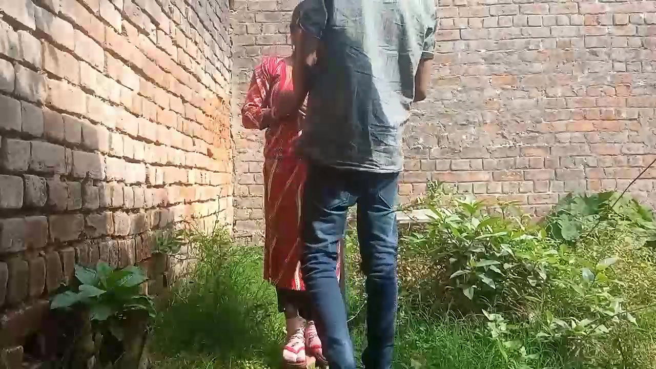 Indian outdoor xxx standing doggy sex of lovers