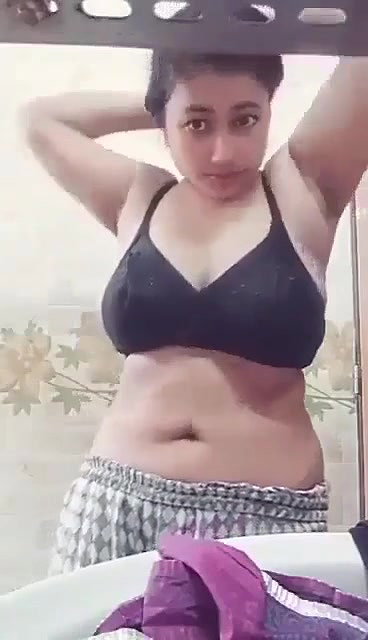 chubby Indian girl fingering nude wet pussy