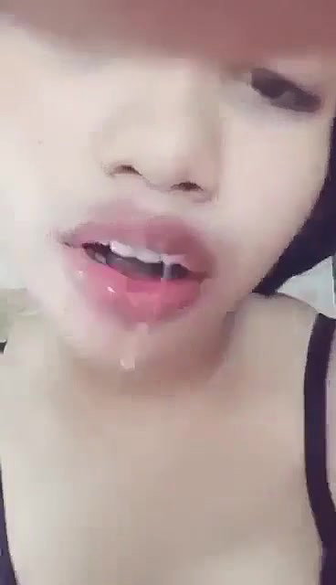 chubby Indian girl fingering nude wet pussy