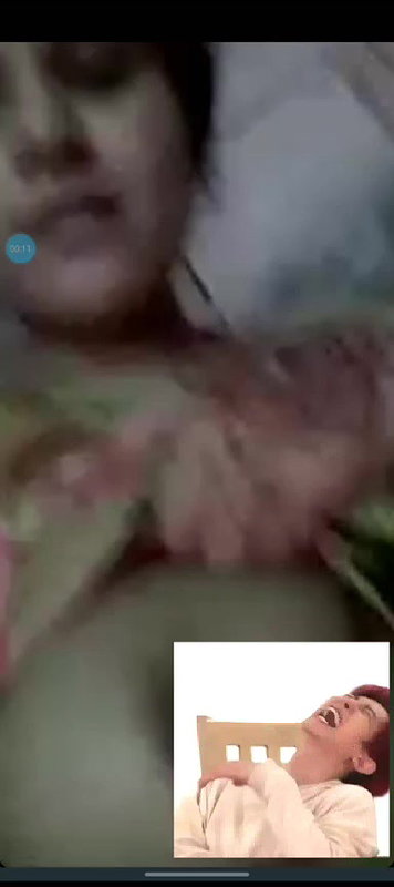 Pakistani lady video call showing big boobs