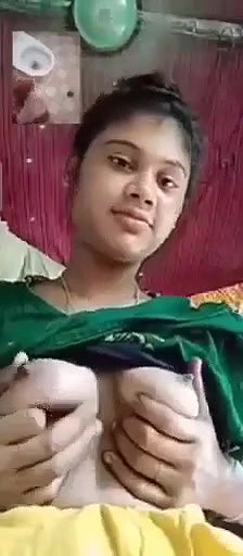 cute girl boobs show on viral video call to lover