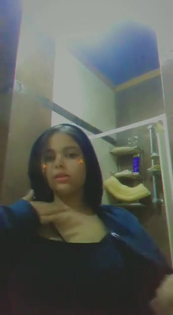 Pakistani girl in Gulf showing round big boobs