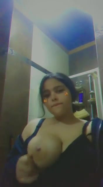Pakistani girl in Gulf showing round big boobs