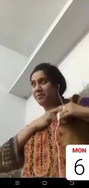 girlfriend lifting tops big boobs show live cam