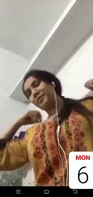 girlfriend lifting tops big boobs show live cam