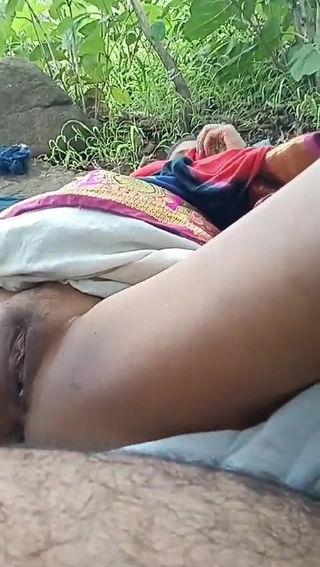 cheating wife outdoor sex with padosan viral video