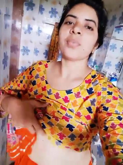 unsatisfied Dehati bhabhi viral showing big boobs