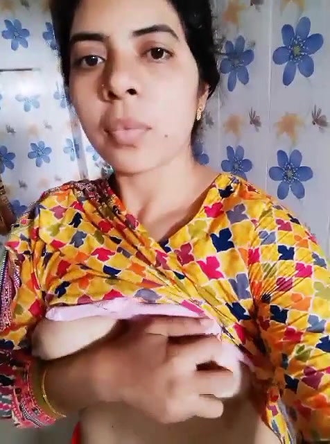 unsatisfied Dehati bhabhi viral showing big boobs