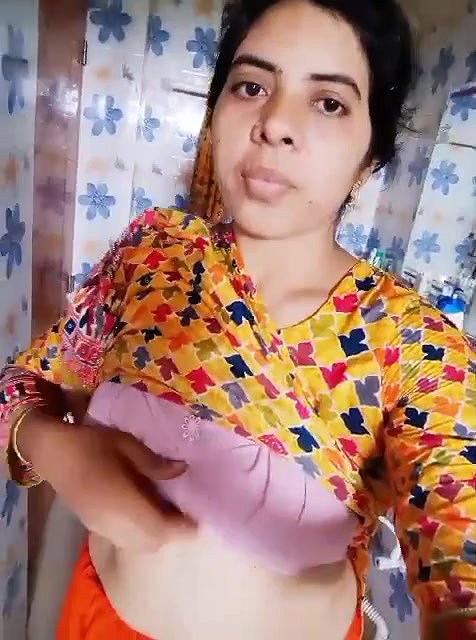 unsatisfied Dehati bhabhi viral showing big boobs