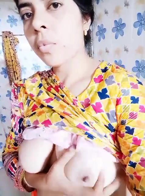 unsatisfied Dehati bhabhi viral showing big boobs