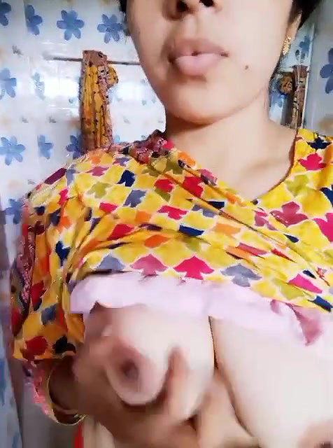 unsatisfied Dehati bhabhi viral showing big boobs