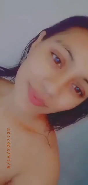 Beautiful Girl Showing her Juicy Pussy