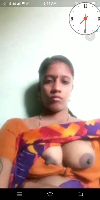 Tamil aunty boobs show in open blouse viral show