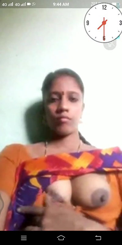Tamil aunty boobs show in open blouse viral show