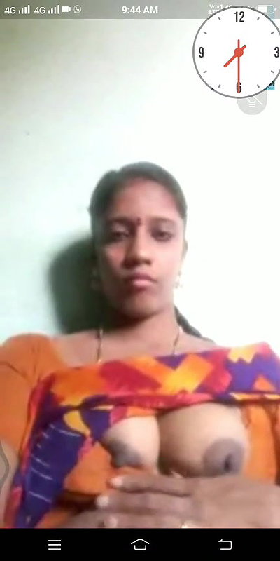 Tamil aunty boobs show in open blouse viral show