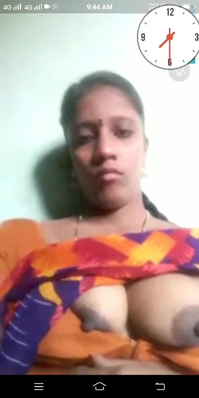 Tamil aunty boobs show in open blouse viral show