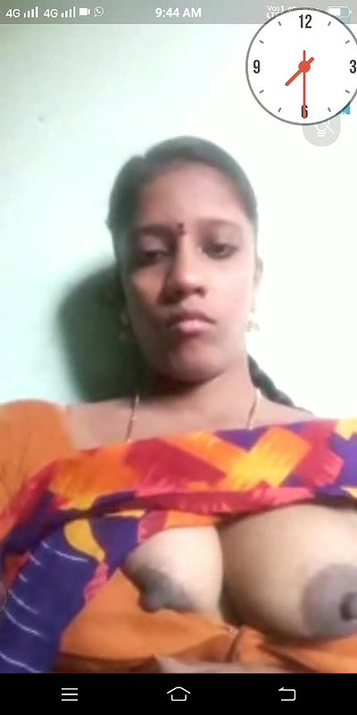Tamil aunty boobs show in open blouse viral show