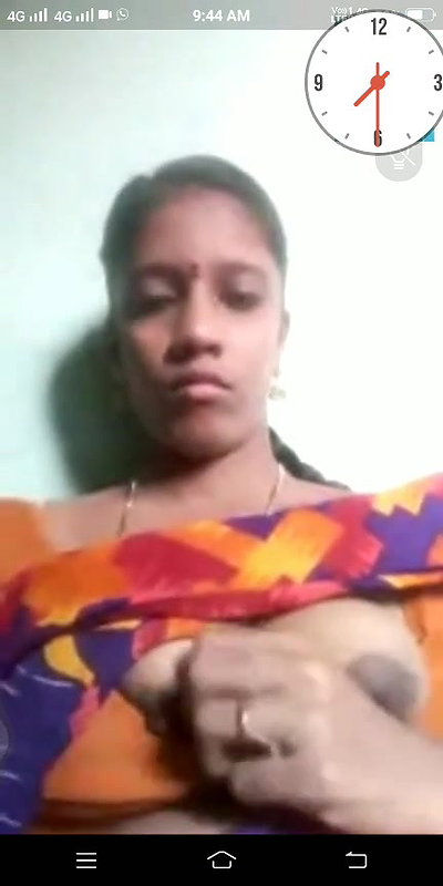 Tamil aunty boobs show in open blouse viral show