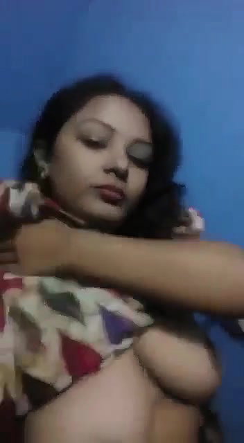 Indian girlfriend topless selfie viral big boobs
