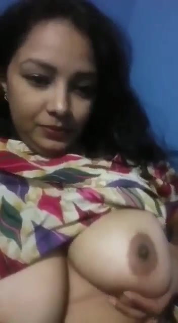 Indian girlfriend topless selfie viral big boobs