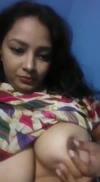 Indian girlfriend topless selfie viral big boobs