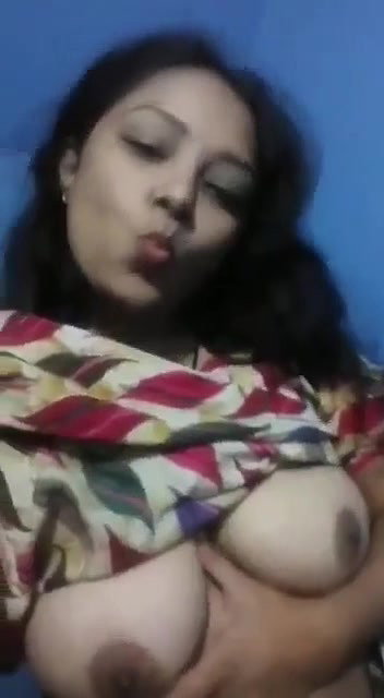 Indian girlfriend topless selfie viral big boobs