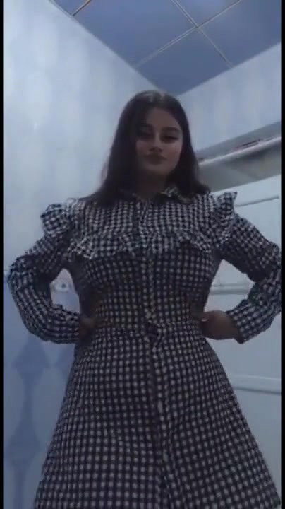 Pakistani girl opening shirt big boobs viral MMS