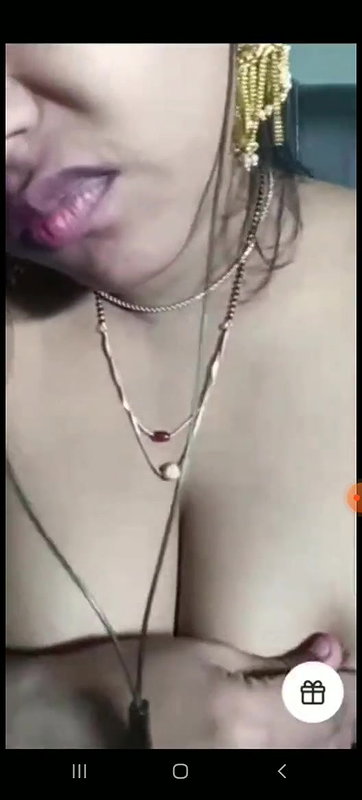 Telugu aunty big boobs shown with blouse open
