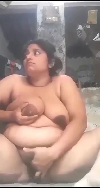 chubby Indian aunty sex hungry nude viral clip