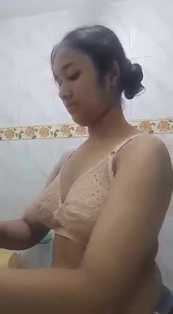 big ass Indian girl nude in bathroom viral show