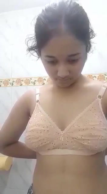 big ass Indian girl nude in bathroom viral show