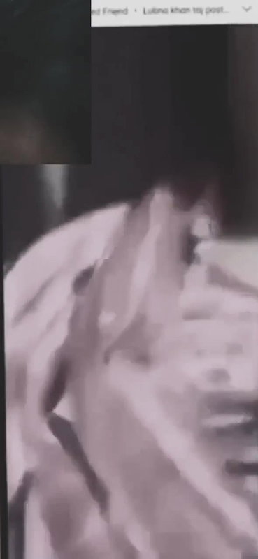 girlfriend boobs show to lover on viral live call