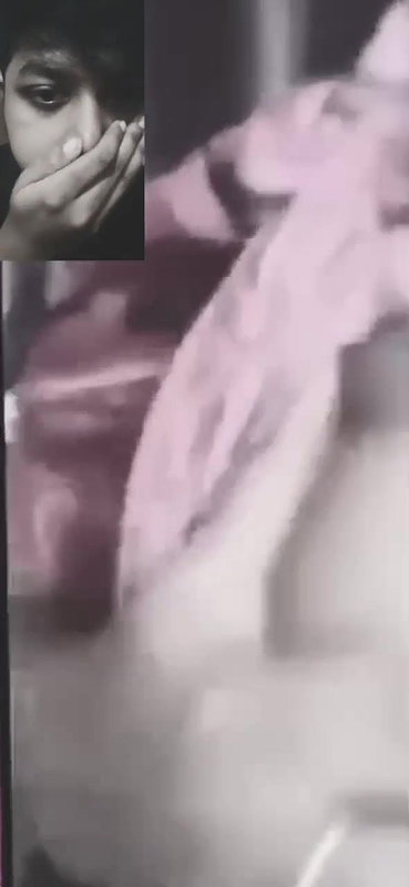 girlfriend boobs show to lover on viral live call