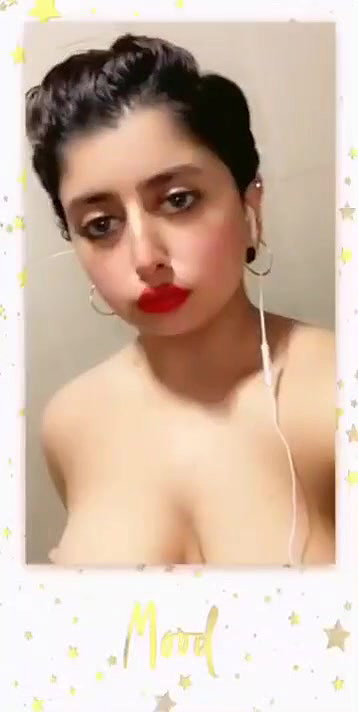 Indian escort girl viral boobs show seduction