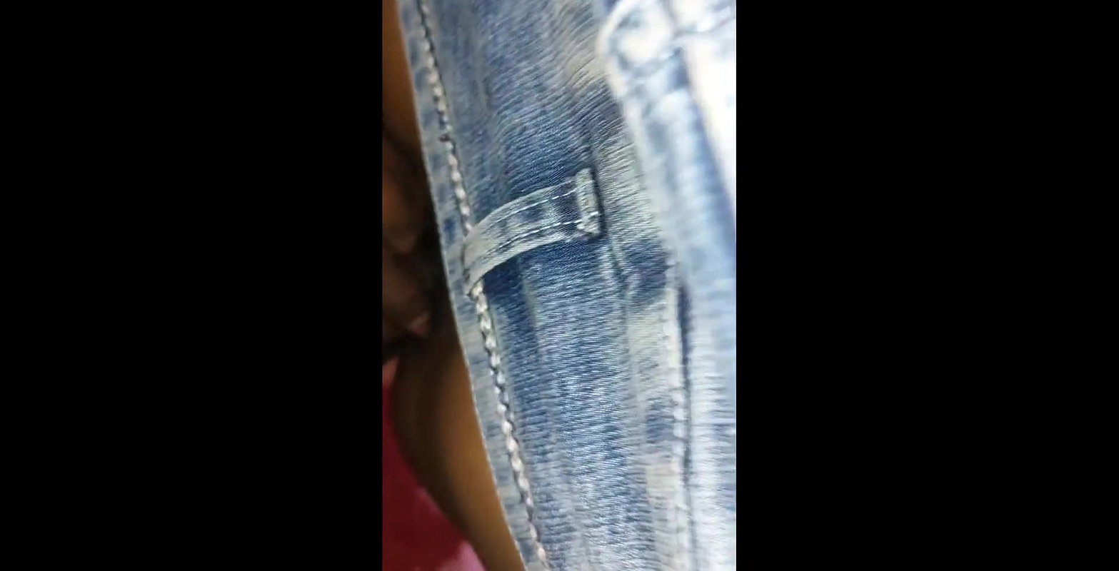 Khet Malik ne Mujhe pakad ke choda.  .