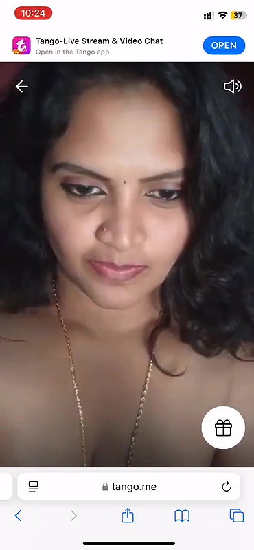 tango girl Madhu bra uthake boob dikhayi