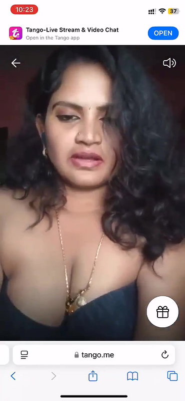 tango girl Madhu bra uthake boob dikhayi