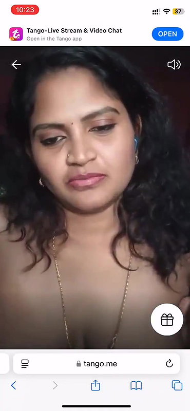 tango girl Madhu bra uthake boob dikhayi