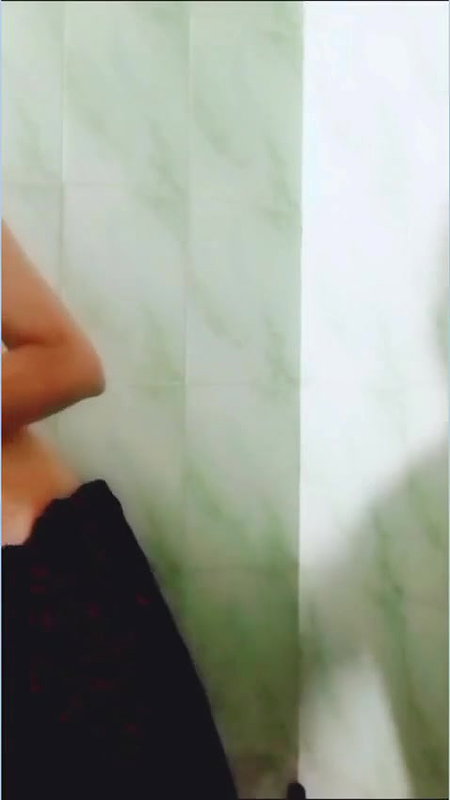 kapde kholke nangi hui